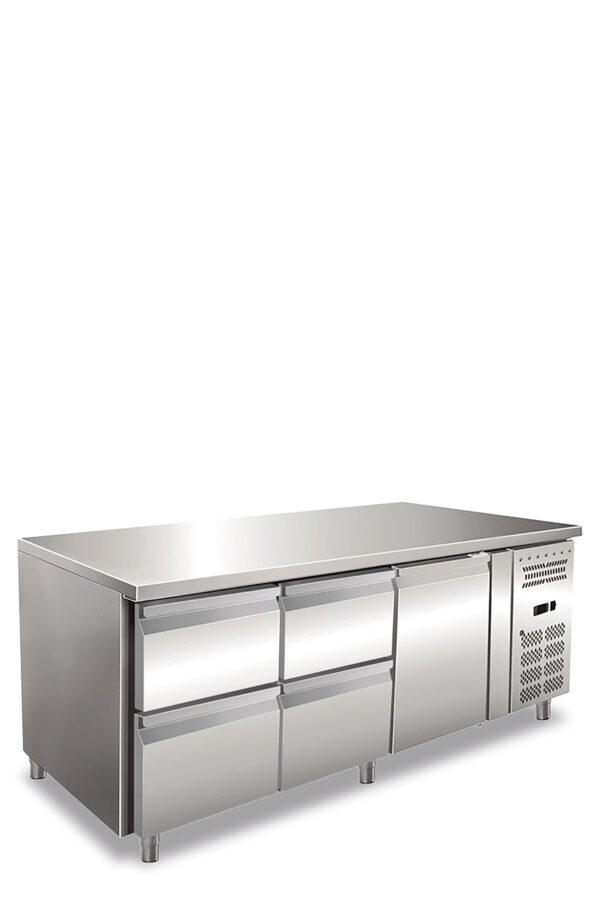 Tavolo refrigerato tre ante ventilato. Temperatura normale. 
Versione con 2 Cassettiere refrigerate da N.2 Cassetti da 1/2