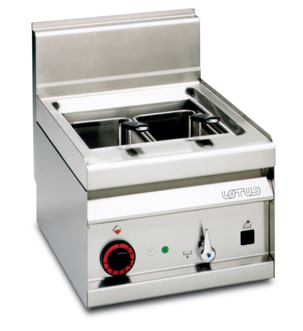 CUOCIPASTA TRIFASE 17 LT. Vasca cm. 31x33,5x20h. N. 2 cestini cm. 15x29x15h - Elettrovalvola carico acqua - Rubinetto scarico + sfioratore.