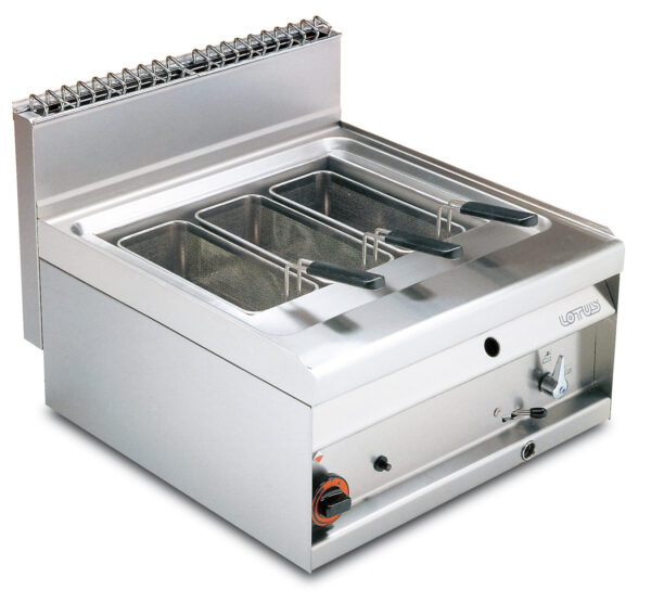 CUOCIPASTA GAS - Vasca lt. 27 cm. 46x35x25h - N. 3 cesti cm. 14,5x29x11h - Rubinetto carico acqua + sfioratore