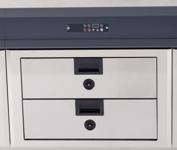 Forno per cottura a basse temperature a 2 cassetti GN1/1 max cm.15h. Temp: 30÷120°C. Pannello di controllo con regolazione elettronica del tempo, della temperatura e della sonda al cuore, funzione mantenimento. VERSIONE INCASSO PER FREEBLOCK 5_0