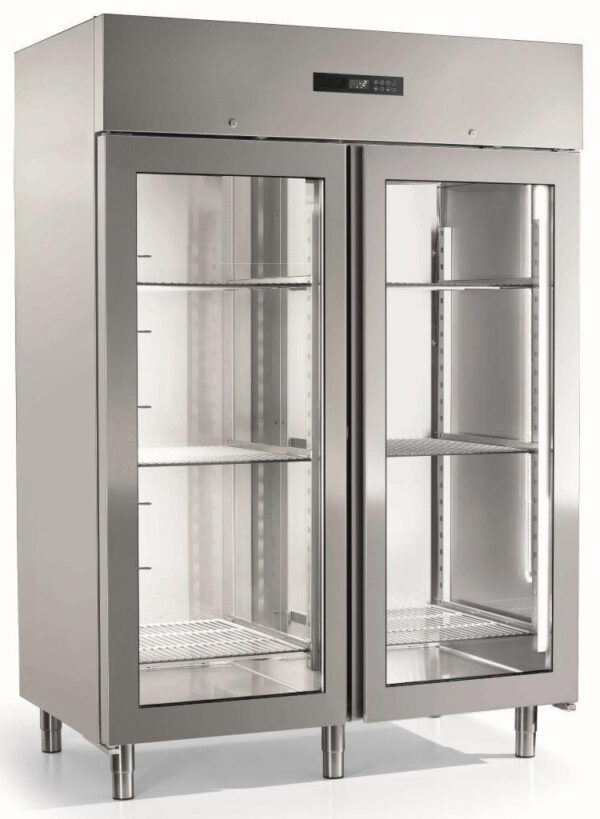 ARMADIO REFRIGERATO 2 porte vetro, capacità 916,4 lt. -2/+7°C. Classe energetica D, classe climatica 5 (40°C/40%HR). Gas refrigerante R290 (GWP 3 - Kg 0,13). 6 Griglie GN-2/1
