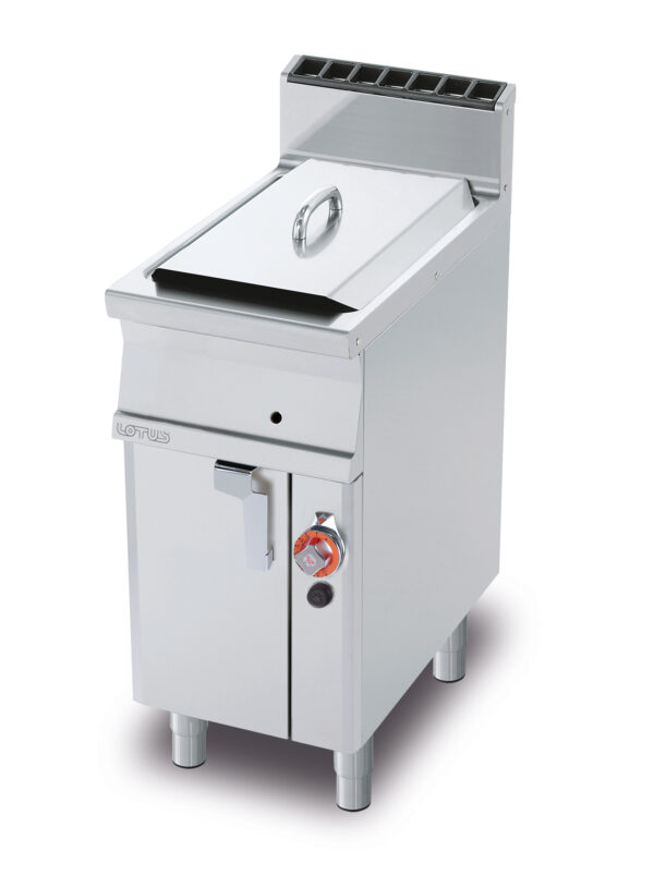 FRIGGITRICE GAS LT. 13 Vasca cm. 24x35x38h - 1 cesto cm. 21x30x12h. Filtro e coperchio vasca. Bacinella raccogliolio con filtro. Prod. patate: 10 kg/h (incluse entrambe le testate chiusura piano)