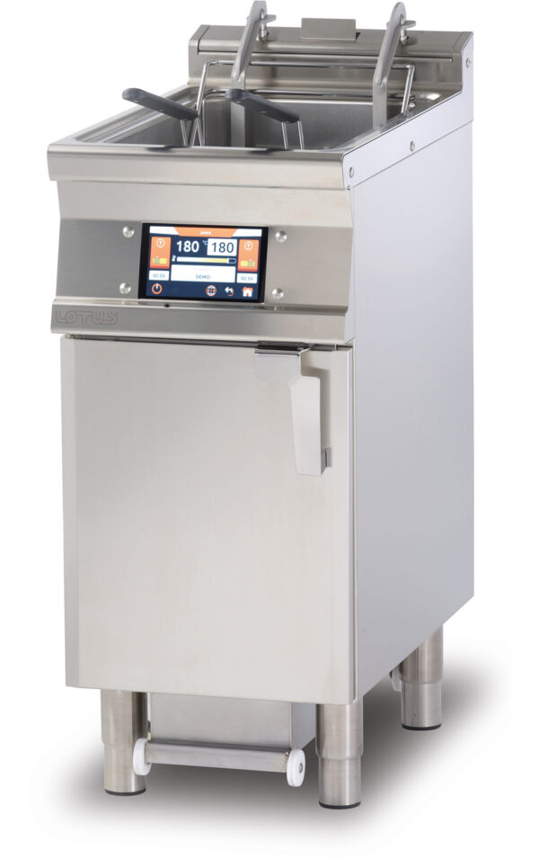 FRIGGITRICE ELETTRICA ELETTRONICA con TouchScreen 7". Conservazione a 110 °C o Prelavoro a 160 °C con o senza Melting. Possibilità di inserire in memoria fino a 100 programmi. Sensore presenza e livello massimo olio. Pompa filtraggio olio a caldo max 180°