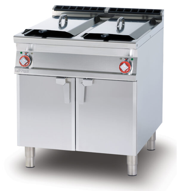 FRIGGITRICE TRIFASE LT. 13+13 2 vasche cm. 24x35x38h - 2 cesti cm. 21x30x12h 2 filtri e coperchi vasche. 2 bacinelle raccogliolio con filtro. Produzione patate: 20 kg/h (inclusa 1 testata chiusura piano mod.TPA-7)