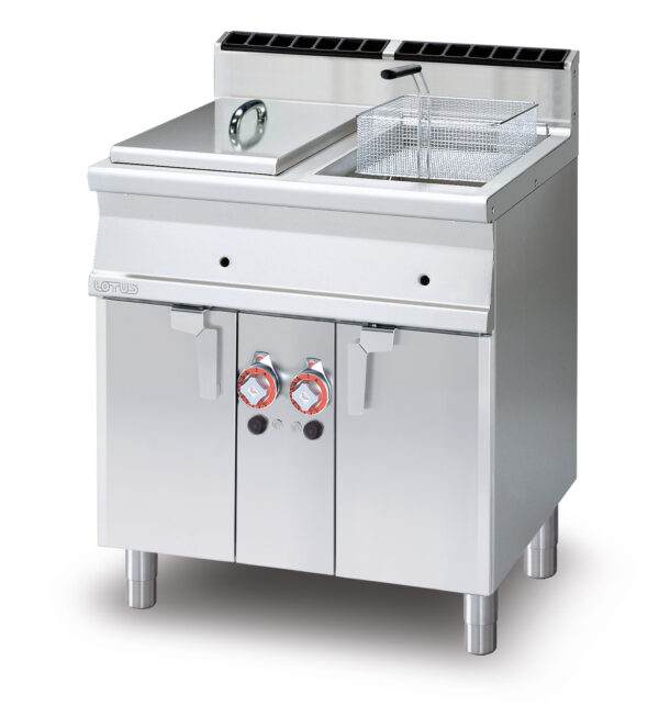 FRIGGITRICE GAS LT. 13+13 - 2 vasche cm. 24x35x38h 2 cesti cm. 21x30x12h. 2 filtri e coperchi vasche. 2 bacinelle raccogliolio con filtro. Prod. patate: 20 kg/h (incluse entrambe le testate chiusura piano)