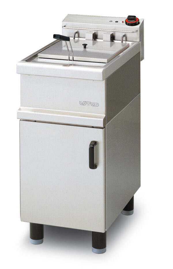 FRIGGITRICE CON MOBILE - LT. 15 TRIFASE Vasca cm. 33x40x18,5h - Cestino cm.30x33x12h. Bacinella raccogliolio con filtro. Prod. patate: 12 kg/h