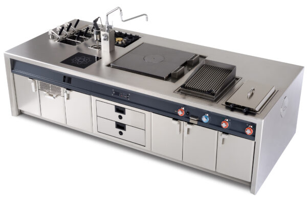 FREEBLOCK 5.0. Il piano è un pezzo unico con fianchi che arrivano a terra e sono portanti, tutto in acciaio inox AISI 304 CrNi 18/10 con satinatura antigraffio e spessore da 3 mm, rinforzato con traverse avvitate. Struttura e telaio interamente portanti.