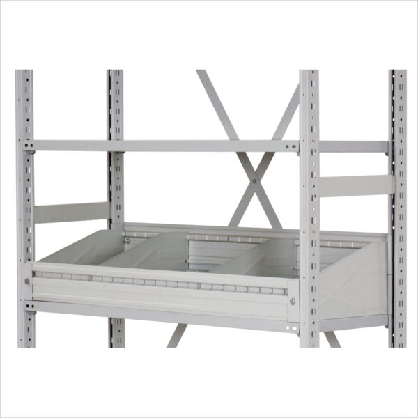 Contenitore metallo formato da 3 fasce e 2 divisori laterali (per ripiano scaffale a gancio/bullone, viene fissato al montante tramite le staffe di raccordo o bulloni esclusi)